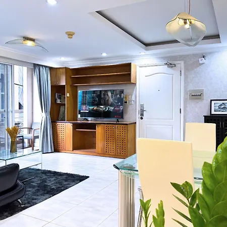 Lynhapartment Free Pool Near Tsn Airport Spacious